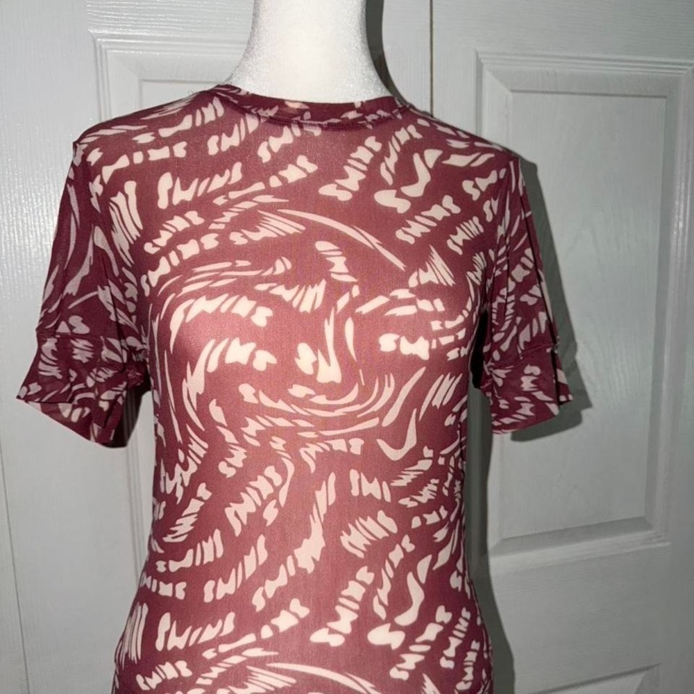 SKIMS‎ Women's Summer Mesh Short Sleeve Top Size Large Raspberry Swirl NWOT